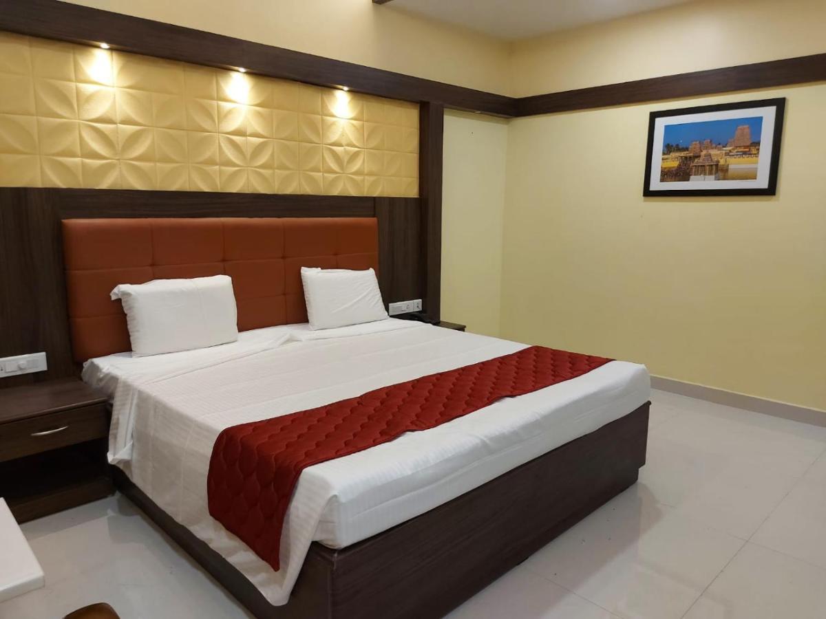 Sri Balaji Grand Hotel Kumbakonam Exterior photo